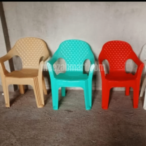 Classic Diamond-Back Plastic Arm Chair - Image 2